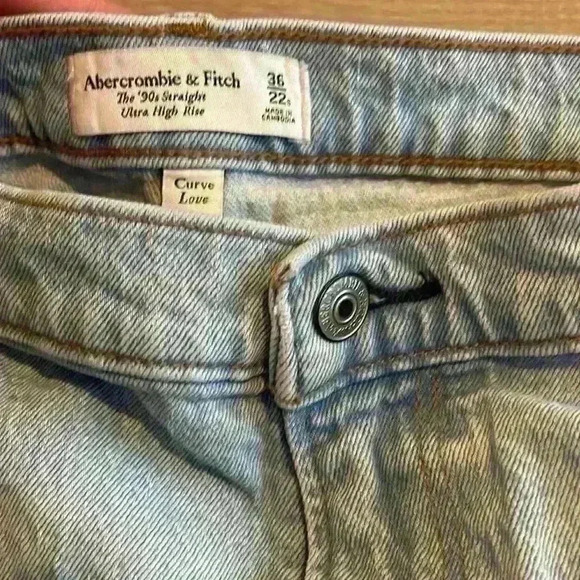 Abercrombie Curve Love Ultra High Rise 90s Straight Jean sz 36/22S - Picture 3 of 11